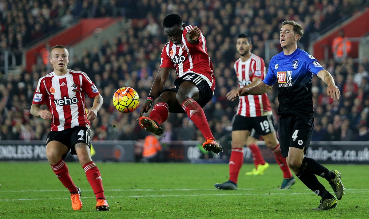 显示出他在 显示出他在