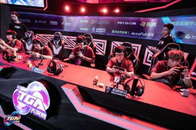 强者比拼不 强者比拼不