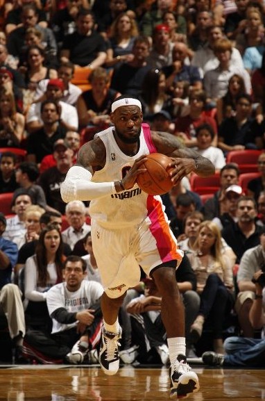 一名后场辅 一名后场辅